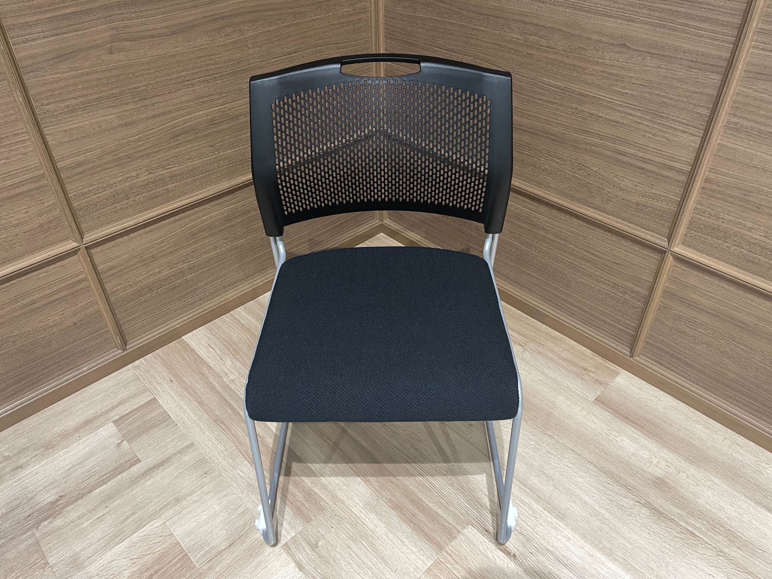 スタッキングチェア